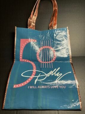 Dollywood Reusable Bag and 2 shot glasses.  Pre-Owned Great Used Condition.